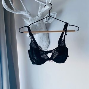NWT 32DD VICTORIAS SECRET